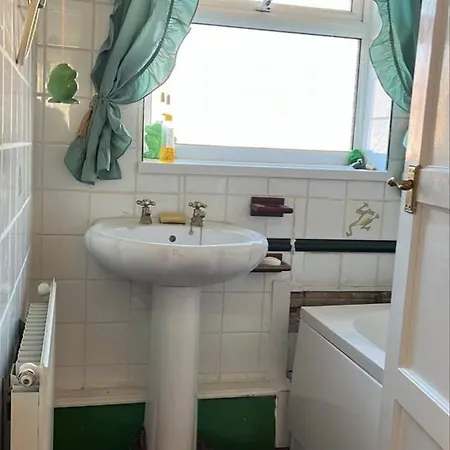 게스트하우스 Tranquil Double Room In Quiet Middlesbrough House 미들즈브러