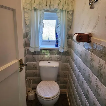Tranquil Double Room In Quiet Middlesbrough House *