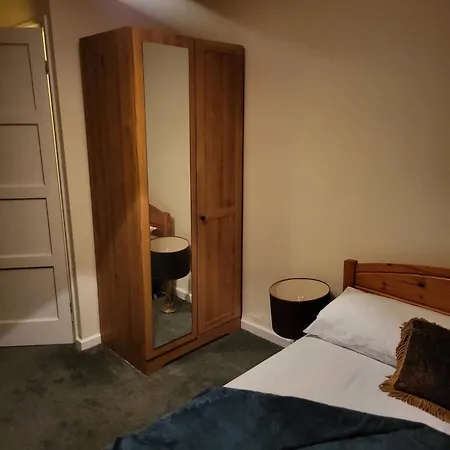 Tranquil Double Room In Quiet Middlesbrough House 게스트하우스 *