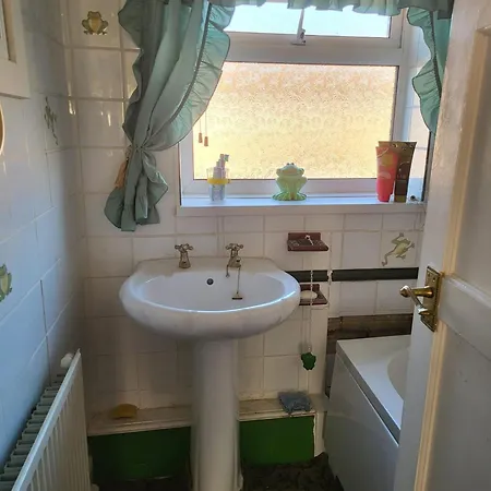 게스트하우스 Tranquil Double Room In Quiet Middlesbrough House 미들즈브러