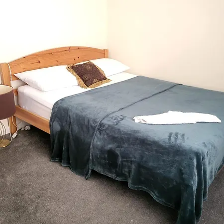게스트하우스 Tranquil Double Room In Quiet Middlesbrough House *